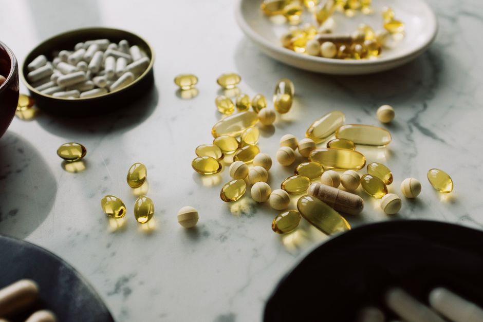 How long-term dietary cholesterol can slow down its own clearance by liver cells